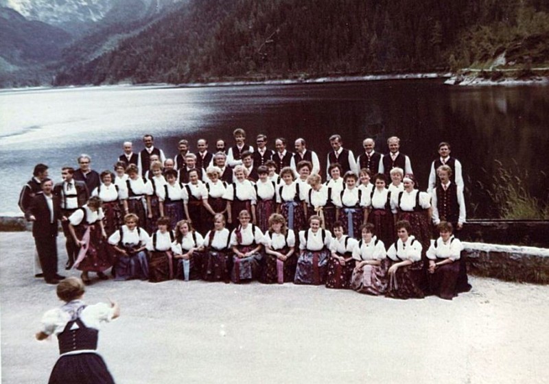 1988 Nad jeziorem Gosau (A) pod szczytem Dachsteinok
