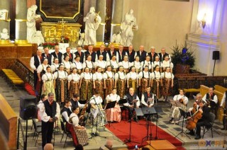 Chór jubileuszowy podczas koncertu kolęd w Kościele Jezusowym 04.01.15